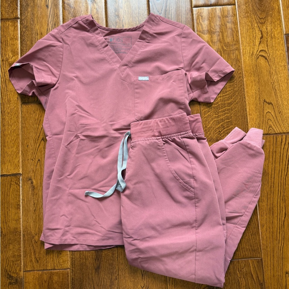 FIGS Pink Scrub Set